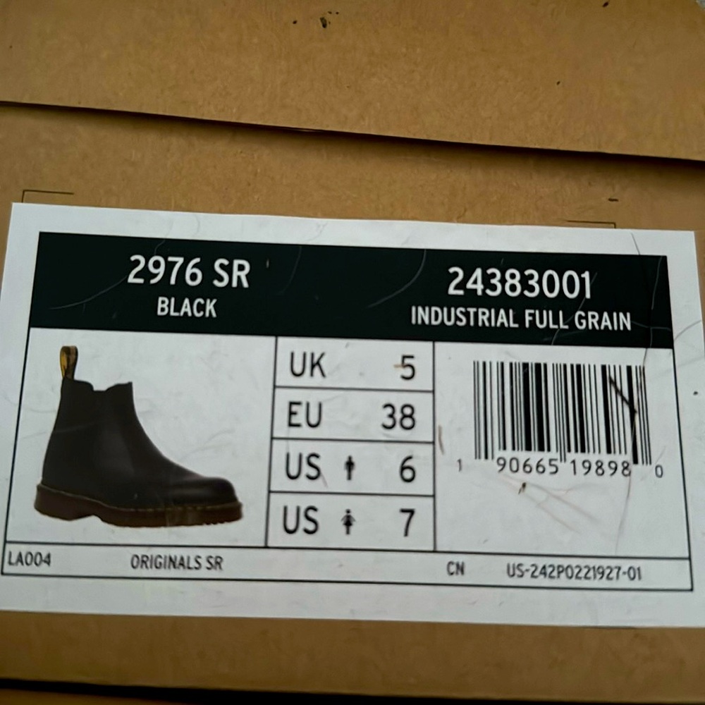 Unisex Black Dr Martens Airwair boot